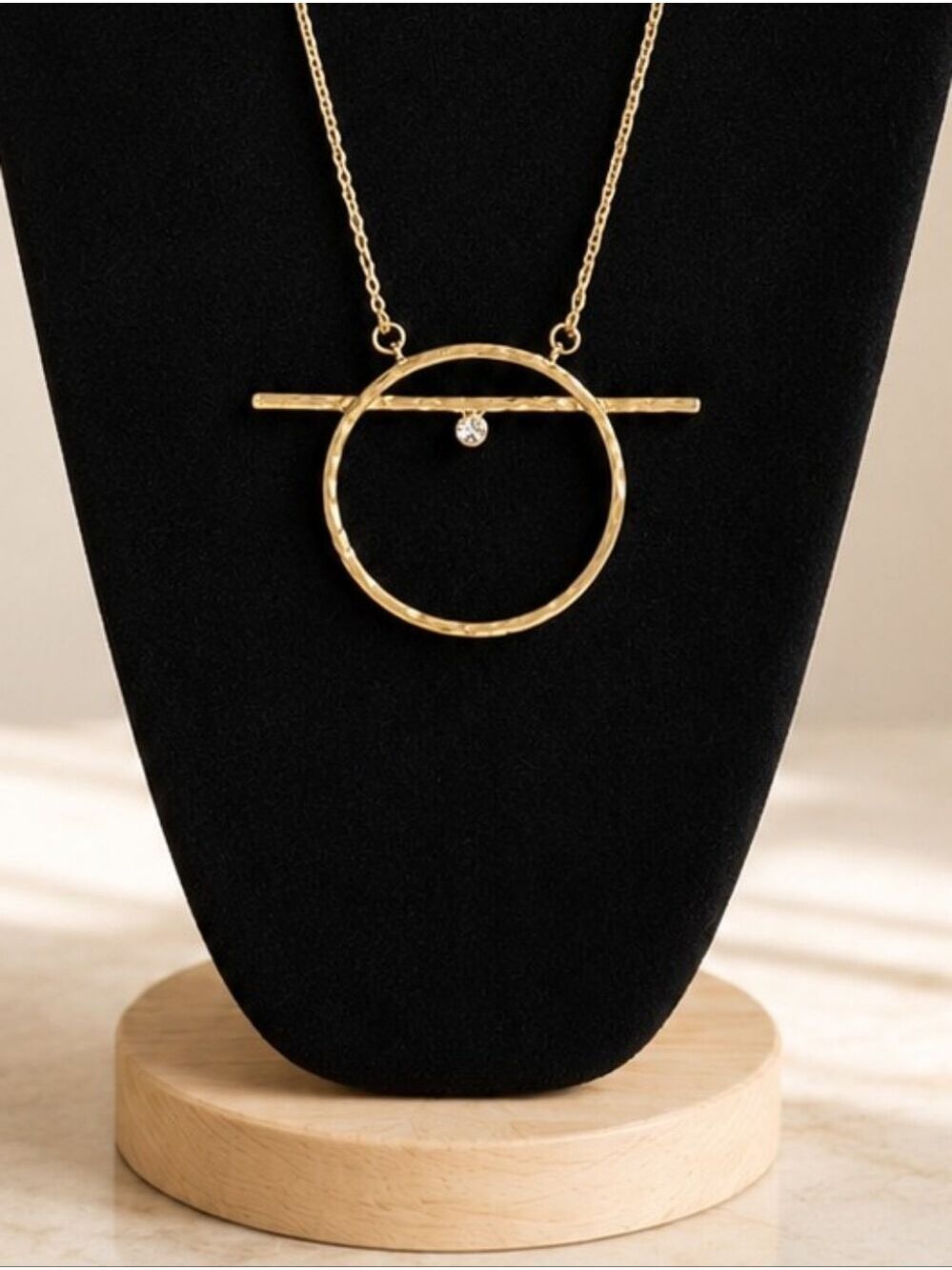 HIGH END BOUTIQUE HAMMERED GOLD CIRCLE & BAR PENDANT NECKLACE